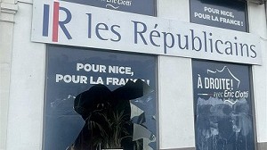 Fransada etirazçılar partiya prezidentinin ofisini dağıtdılar